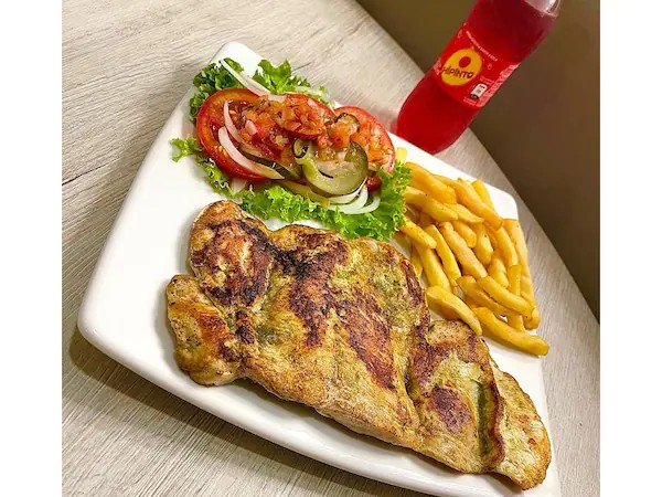 PECHUGA A LA PLANCHA + PAPAS + ENSALADA